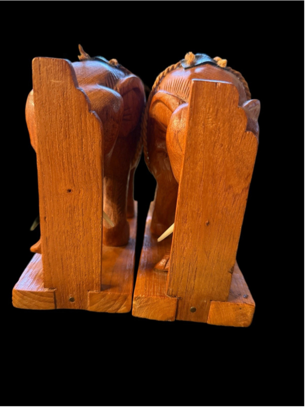 Pair of vintage hand carved genuine teak wood Elephants bookends saddle & strap - Picture 5 of 16